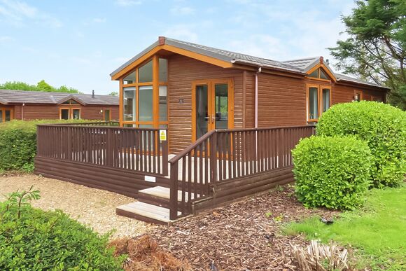 Bay Tree Lodge 4 - Herons Brook Retreat Lodges, Narberth, Nr Tenby