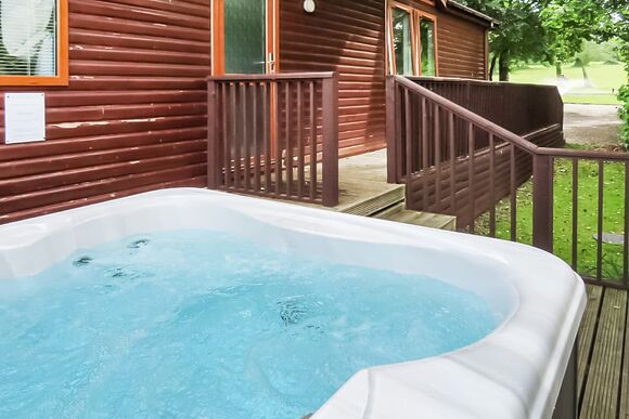 Bay Tree Lodge 1 - Herons Brook Retreat Lodges, Narberth, Nr Tenby