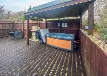 Finch Lodge - Heronstone Lodges, Brecon Beacons National Park, 