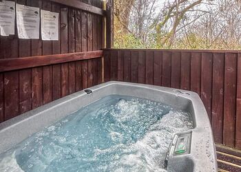 Finch Lodge - Heronstone Lodges, Brecon Beacons National Park, 