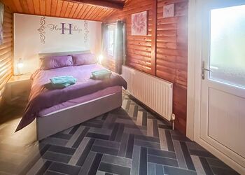 Finch Lodge - Heronstone Lodges, Brecon Beacons National Park, 