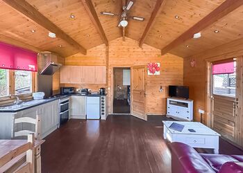 Pheasant Lodge - Heronstone Lodges, Brecon Beacons National Park, 