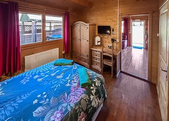 Pheasant Lodge - Heronstone Lodges, Brecon Beacons National Park, 