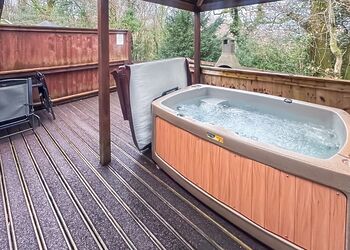 Kestrel - Heronstone Lodges, Brecon Beacons National Park, 