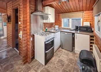 Kestrel - Heronstone Lodges, Brecon Beacons National Park, 