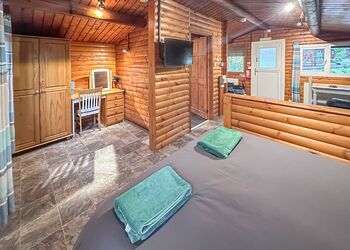 Kestrel - Heronstone Lodges, Brecon Beacons National Park, 