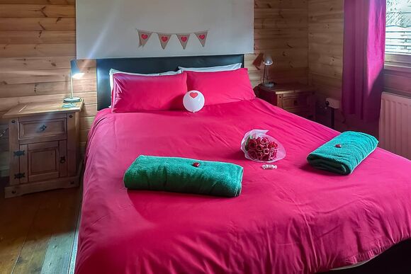 Jay - Heronstone Lodges, Brecon Beacons National Park,