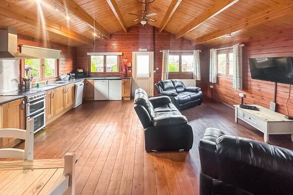 Woodpecker - Heronstone Lodges, Brecon Beacons National Park,