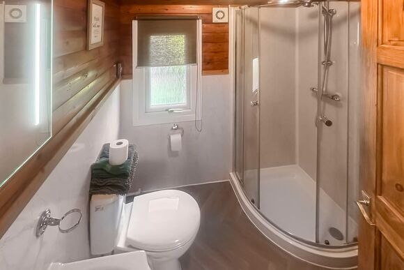 Finch Lodge - Heronstone Lodges, Brecon Beacons National Park, 