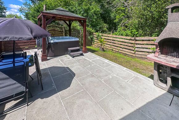 Hawk - Heronstone Lodges, Brecon Beacons National Park,