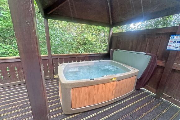 Robin - Heronstone Lodges, Brecon Beacons National Park, 