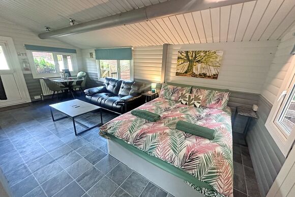 Robin - Heronstone Lodges, Brecon Beacons National Park, 