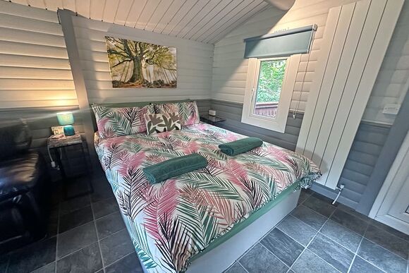 Robin - Heronstone Lodges, Brecon Beacons National Park, 