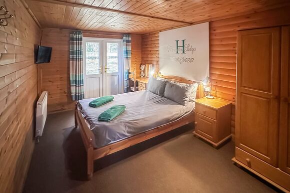 Red Kite - Heronstone Lodges, Brecon Beacons National Park,