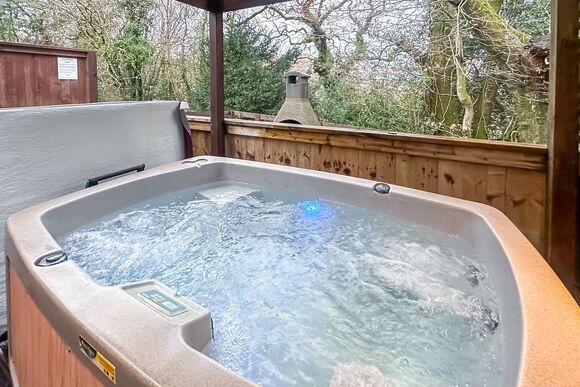 Kestrel - Heronstone Lodges, Brecon Beacons National Park, 