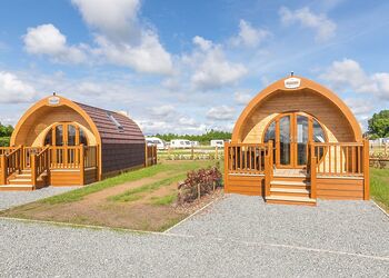 High Farm Deluxe Pod (Hot Tub) - High Farm Holiday Park, Beverley