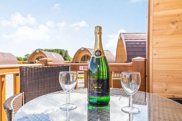 High Farm Deluxe Pod - High Farm Holiday Park, Beverley