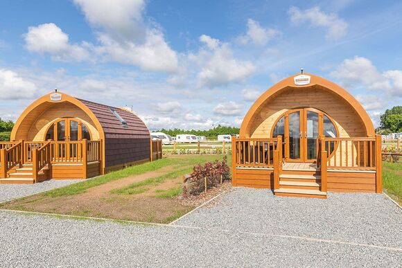 High Farm Deluxe Pod (Hot Tub) - High Farm Holiday Park, Beverley