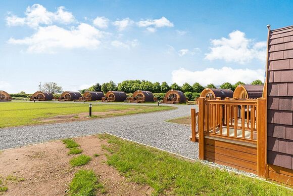 High Farm Deluxe Pod (Hot Tub) - High Farm Holiday Park, Beverley