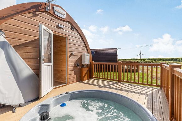 High Farm Deluxe Pod (Hot Tub) - High Farm Holiday Park, Beverley