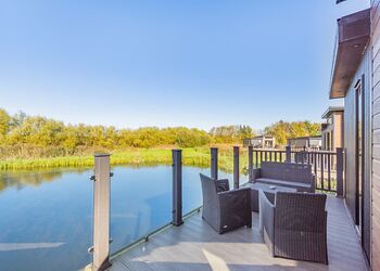 Lakeside Retreat VIP - Waterside Hambleton Lakeside Lodges, Poulton-Le-Fylde