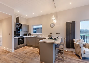 Lakeside Retreat VIP 