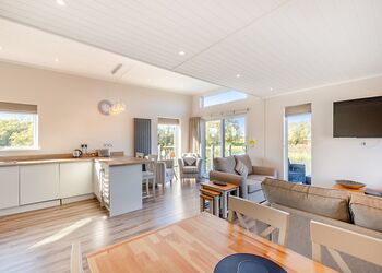 Lakeside Retreat VIP - Waterside Hambleton Lakeside Lodges, Poulton-Le-Fylde