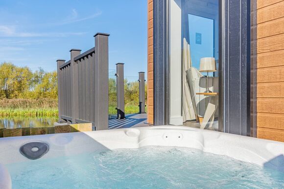 Lakeside Retreat VIP - Waterside Hambleton Lakeside Lodges, Poulton-Le-Fylde
