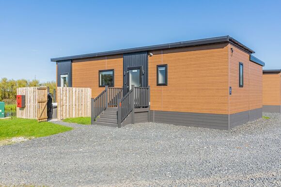Lakeside Retreat VIP - Waterside Hambleton Lakeside Lodges, Poulton-Le-Fylde