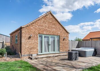 The Meal House - Home Farm Park Luxury Barns, Burgh le Marsh