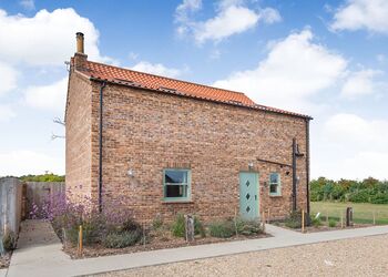 The Farmhouse - Home Farm Park Luxury Barns, Burgh le Marsh
