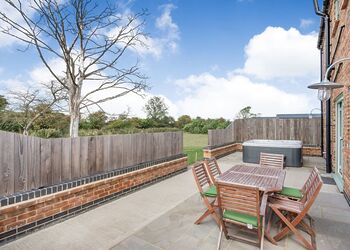 The Farmhouse - Home Farm Park Luxury Barns, Burgh le Marsh