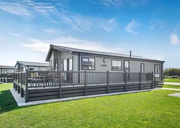 Bluebell VIP - Home Farm Park Lakeside Retreat, Burgh le Marsh