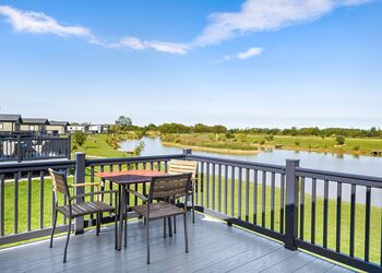 Bluebell VIP - Home Farm Park Lakeside Retreat, Burgh le Marsh