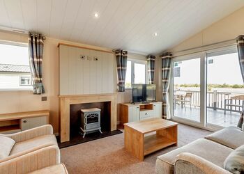 Bluebell VIP - Home Farm Park Lakeside Retreat, Burgh le Marsh