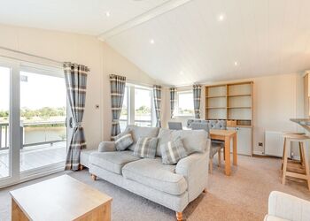 Bluebell VIP - Home Farm Park Lakeside Retreat, Burgh le Marsh