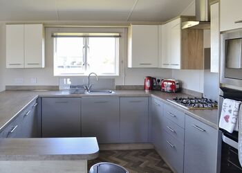 Daisy Premier - Home Farm Park Lakeside Retreat, Burgh le Marsh