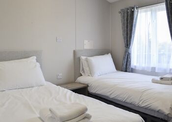 Daisy Premier - Home Farm Park Lakeside Retreat, Burgh le Marsh