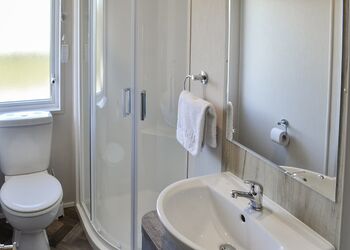 Daisy Premier - Home Farm Park Lakeside Retreat, Burgh le Marsh