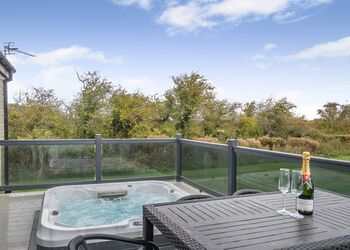 Primose VIP - Home Farm Park Lakeside Retreat, Burgh le Marsh