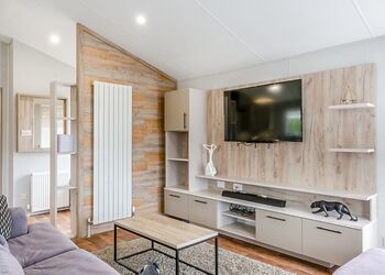 Honeysuckle - Home Farm Park Lakeside Retreat, Burgh le Marsh