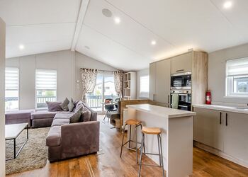 Honeysuckle - Home Farm Park Lakeside Retreat, Burgh le Marsh