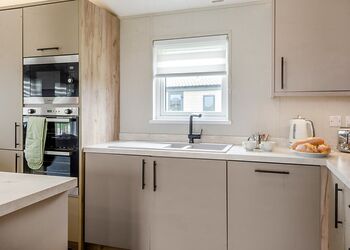 Honeysuckle - Home Farm Park Lakeside Retreat, Burgh le Marsh