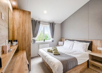 Honeysuckle - Home Farm Park Lakeside Retreat, Burgh le Marsh