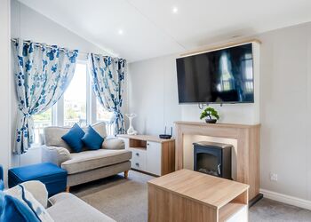 Bramble - Home Farm Park Lakeside Retreat, Burgh le Marsh