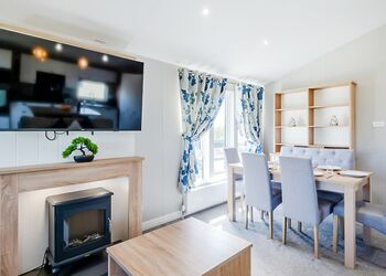 Bramble - Home Farm Park Lakeside Retreat, Burgh le Marsh