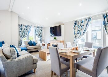 Bramble - Home Farm Park Lakeside Retreat, Burgh le Marsh