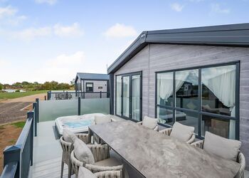 Marigold - Home Farm Park Lakeside Retreat, Burgh le Marsh