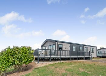 Mallow Lakeside - Home Farm Park Lakeside Retreat, Burgh le Marsh