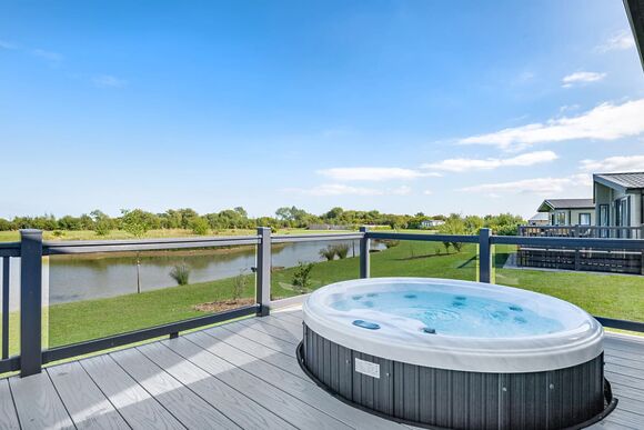 Bluebell VIP - Home Farm Park Lakeside Retreat, Burgh le Marsh